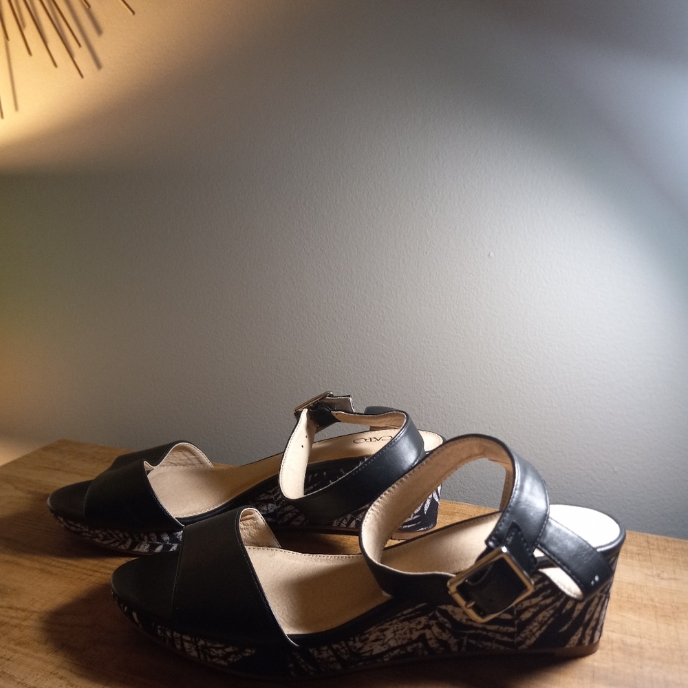 Cato low wedge sandal